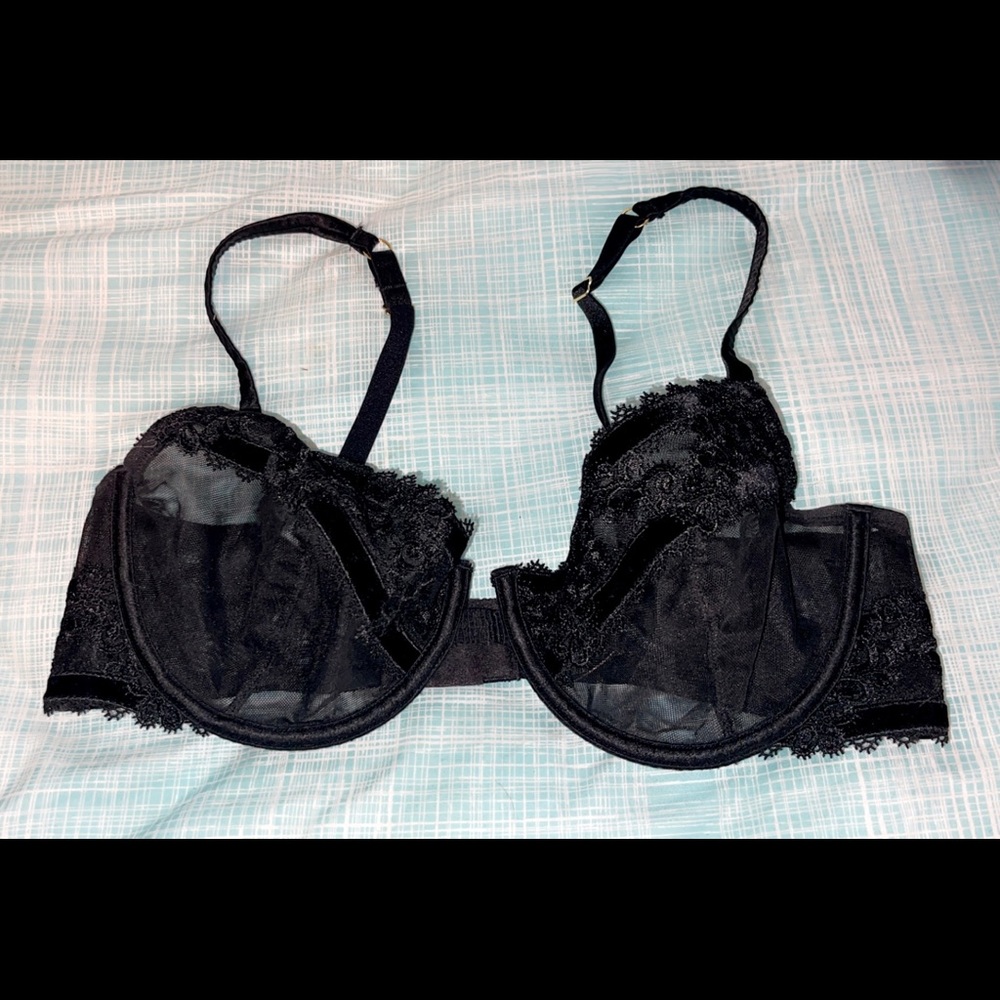 Victoria’s Secret Demi Black Lace Underwire Bra